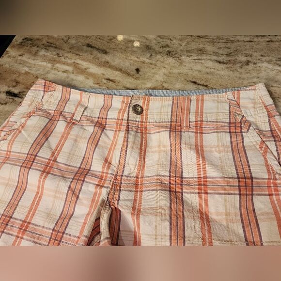 EUC Levi's Plaid Chino Shorts  Sz 6. - Picture 2 of 5